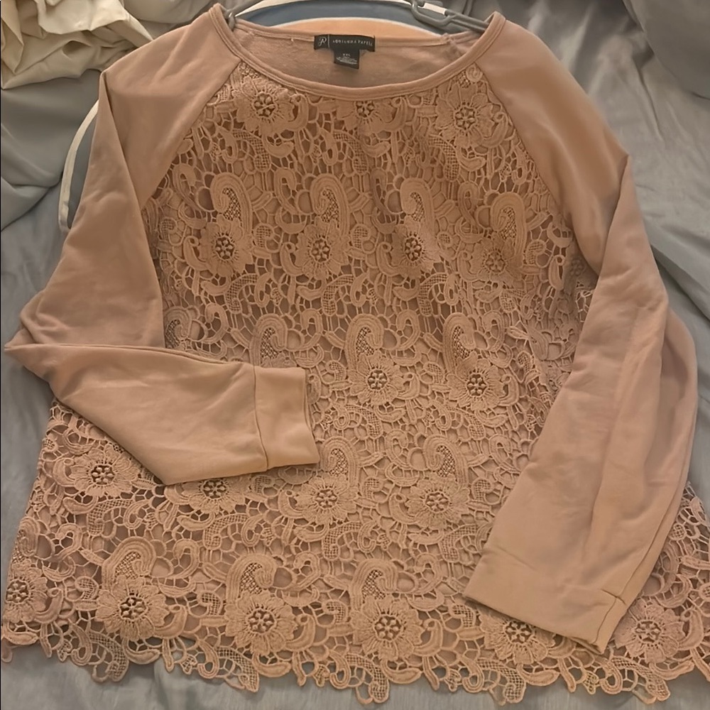 Adrianna Papell sweatshirt.. soft, lightweight.. in good used condition!